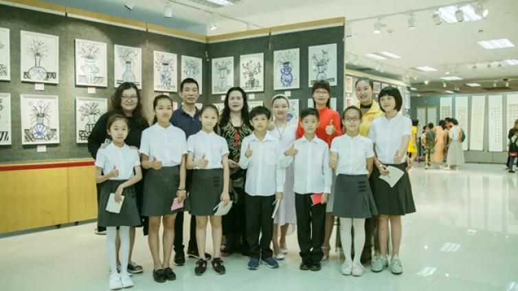 “童心约绘 净善境美"关爱青少年 快乐我成长系列画展开展