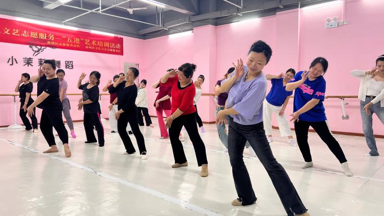 公益培训“五进” | 走进白鹭湖社区，展现中国舞之美