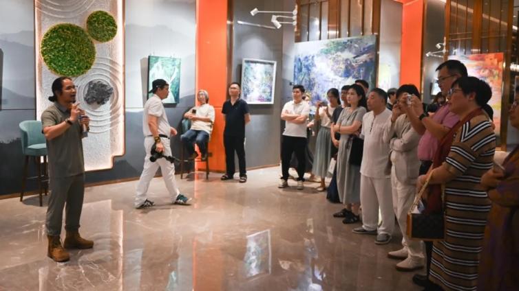 “跃龙门·梁镰芝油画艺术作品展”暨“桦来·镰创美术馆”揭牌仪式在龙门举行