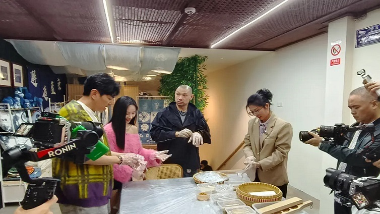 香港艺人探访龙门非遗文化馆，领略非遗魅力