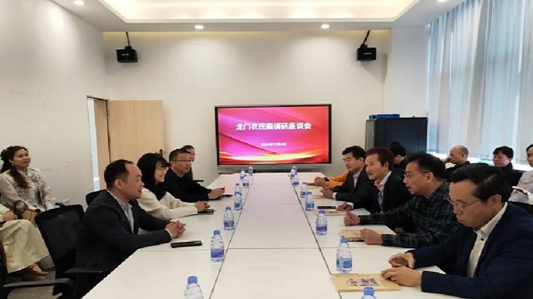 著名雕塑家许鸿飞一行来龙门县文化馆调研指导龙门农民画创作