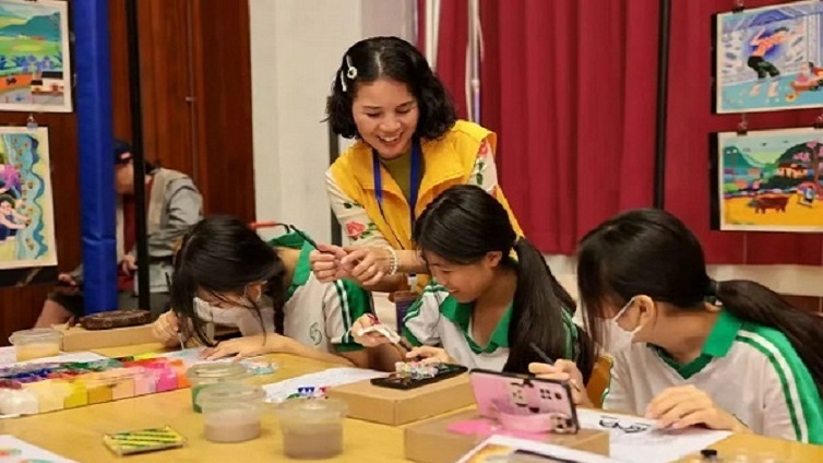 龙门非遗项目走进香港校园，文化交流绽放新光彩