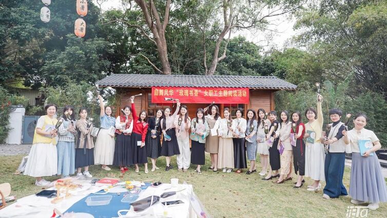 分馆动态丨绽放“她”力量！桥西街道开展“扇舞风华·玫瑰书香”“三八”节女职工主题阅读＆手工活动